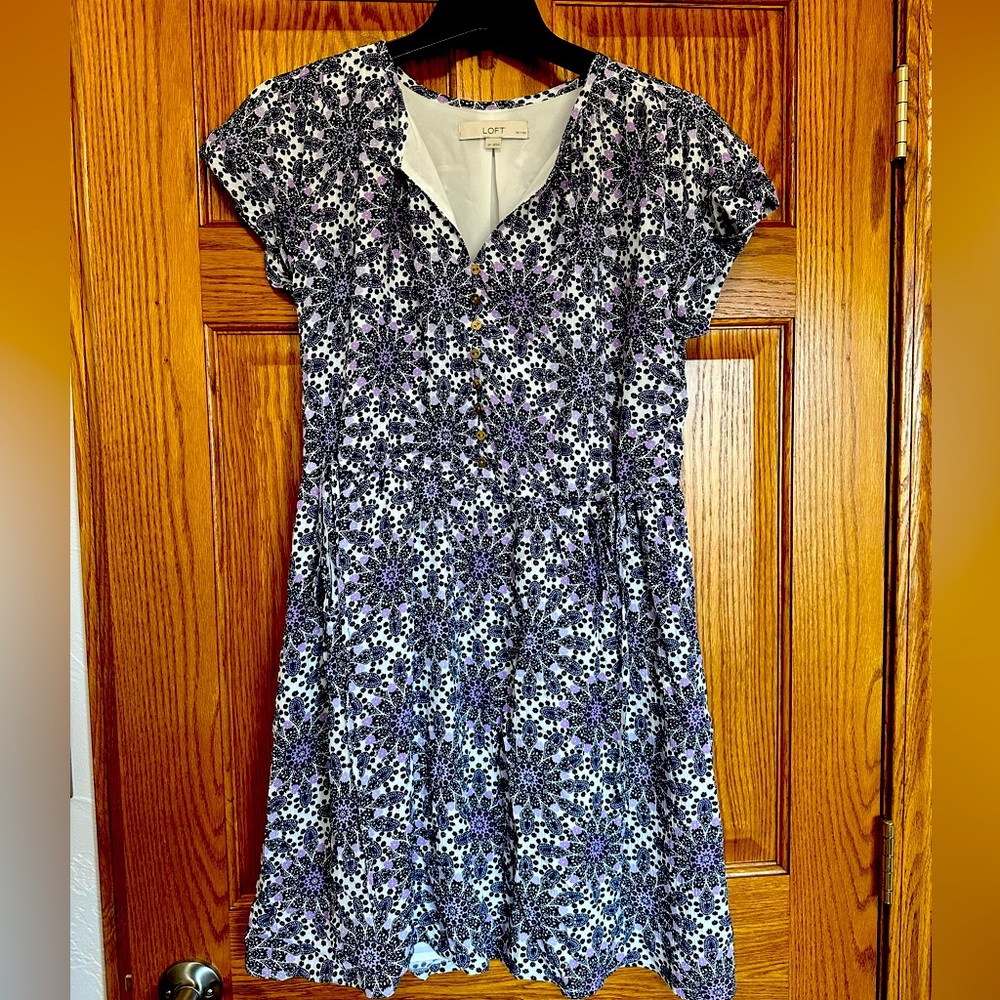 Loft Dress w/ flower pattern. Synch ties at waist size S Petite